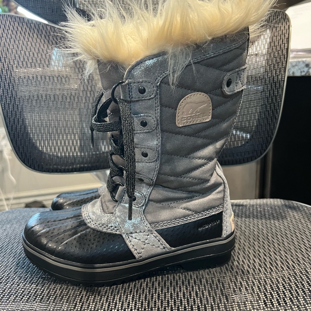 NWOT Sorel Joan of Artic boots sparkle grey and navy (2)